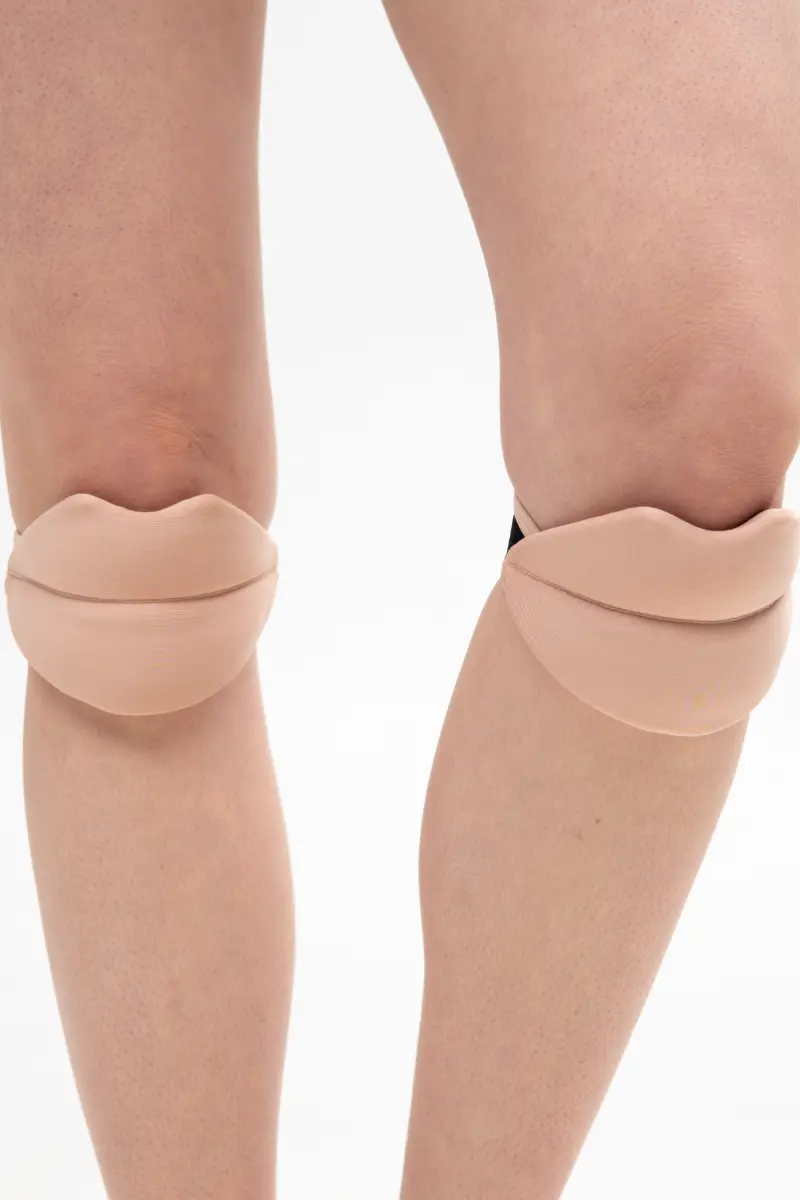 Queen Wear Slides Lips Kneepads 2.0 - Latte 1